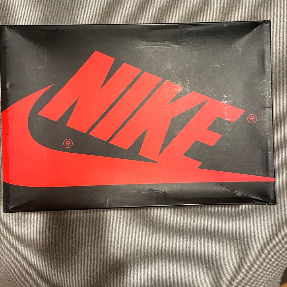 New Jordan 1 Retro High. “Light Smoke Grey” - Picture 5 of 7